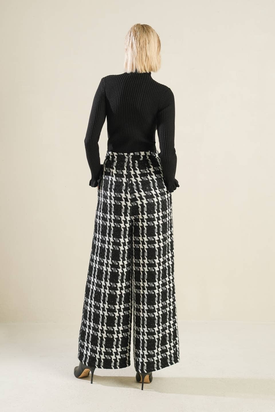 Ribbed Sweater - Black